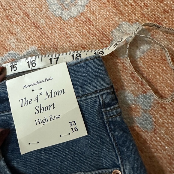 NWT Abercrombie & Fitch The 4” Mom Short High rise shorts size 16 or 33 - Picture 7 of 8